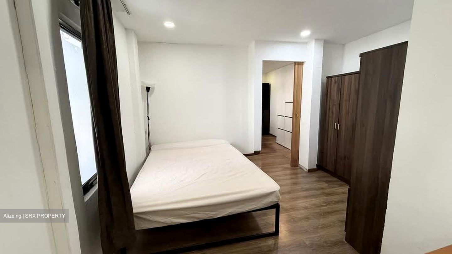 Changi Road (D14), Shop House #631873861